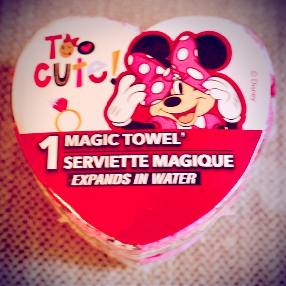 ➕ $5 ADD-ON 💓 Minnie Mouse “Magic" Towels - Picture 2 of 2